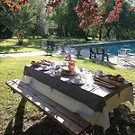 Domaine La Tuilerie לינה וארוחת בוקר