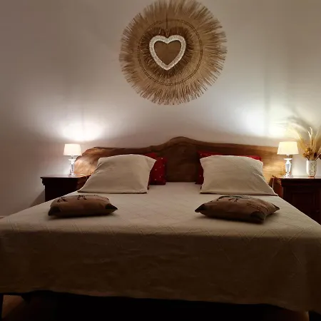 Domaine La Tuilerie Bed & Breakfast *