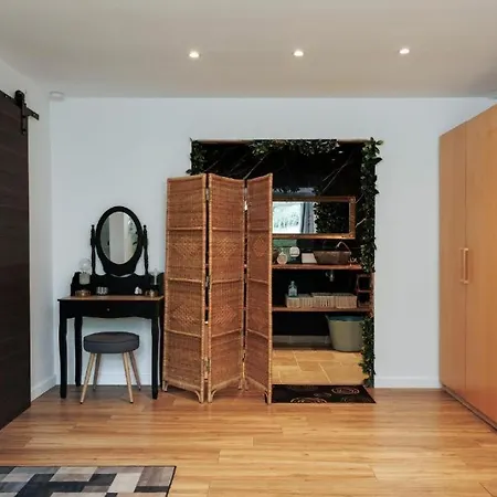 Domaine La Tuilerie Bed & Breakfast Guitres