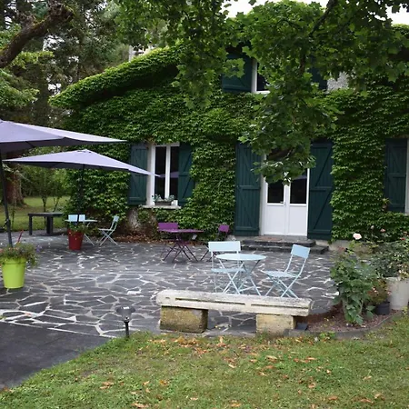 Domaine La Tuilerie Bed and breakfast Guîtres